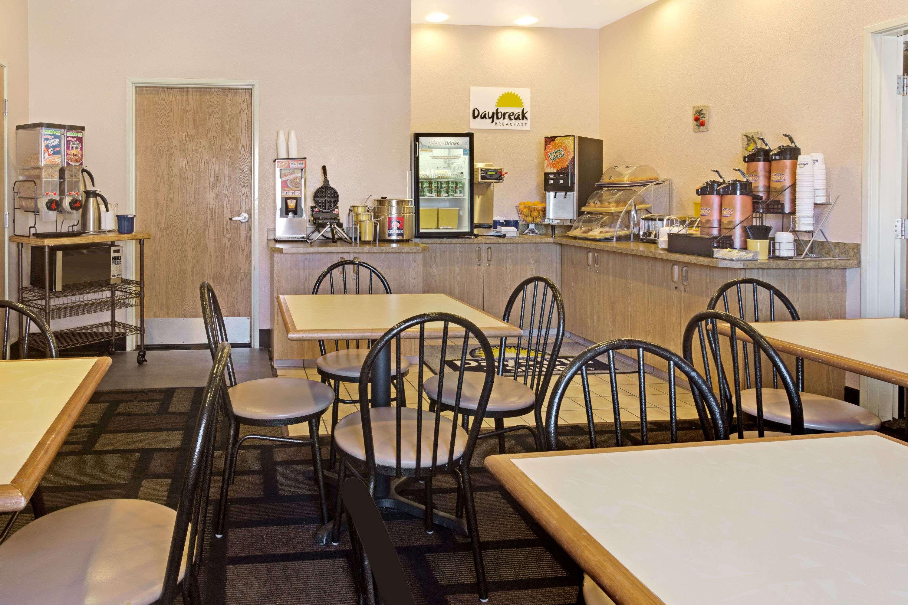 Days Inn & Suites By Wyndham Castle Rock Esterno foto