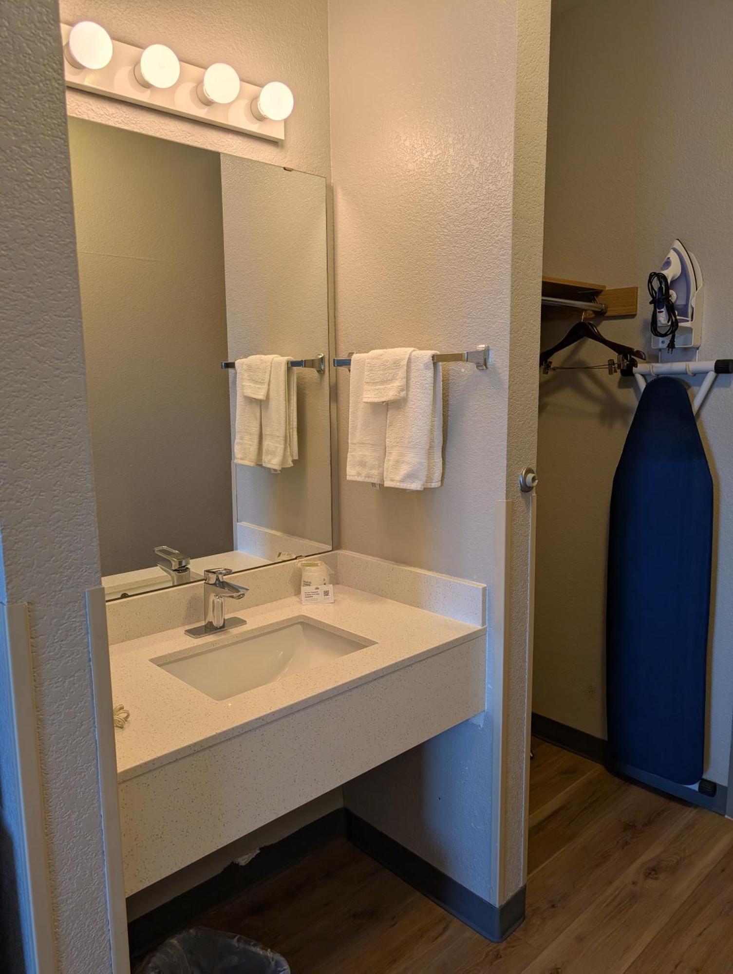 Days Inn & Suites By Wyndham Castle Rock Esterno foto