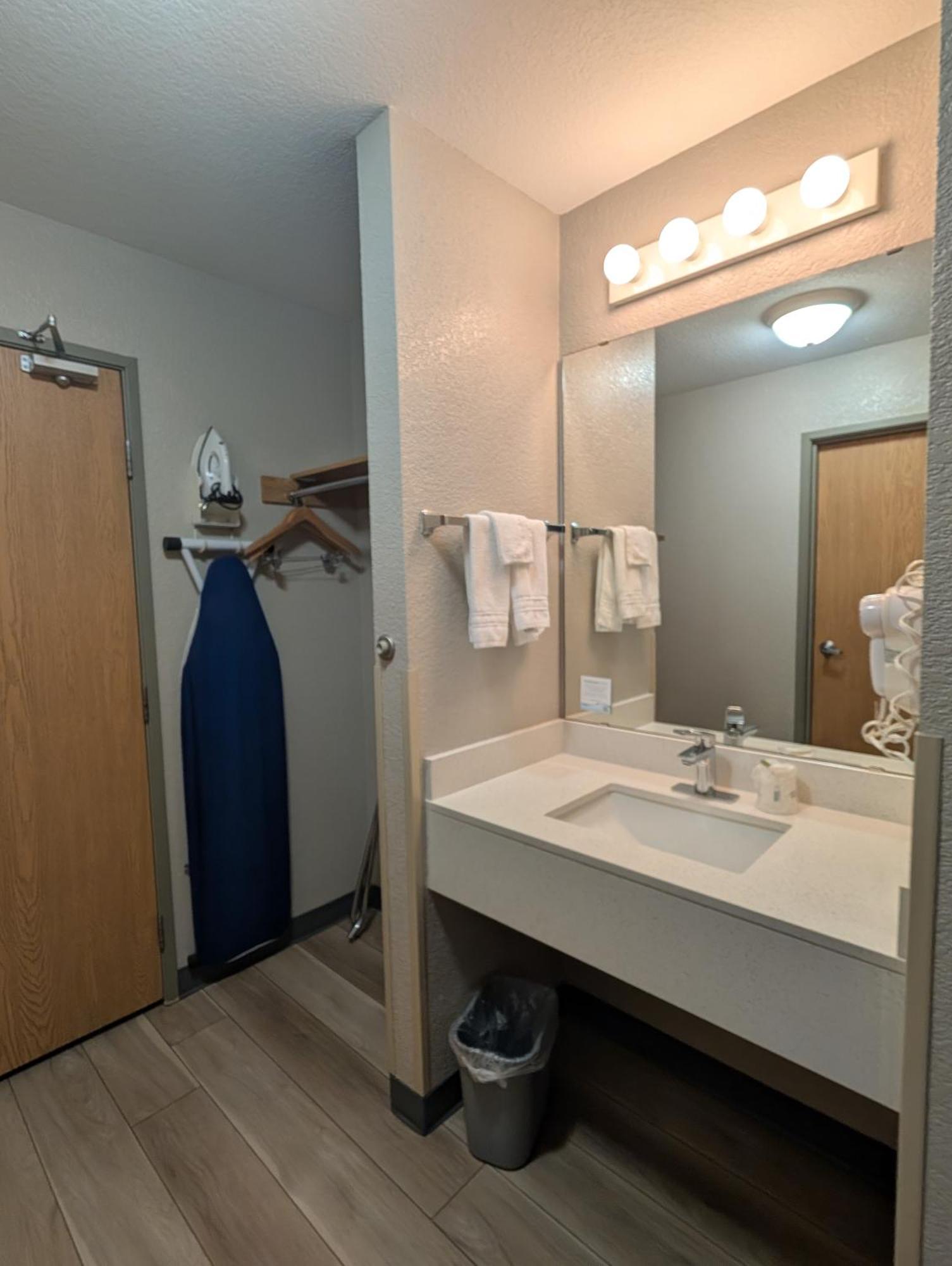 Days Inn & Suites By Wyndham Castle Rock Esterno foto