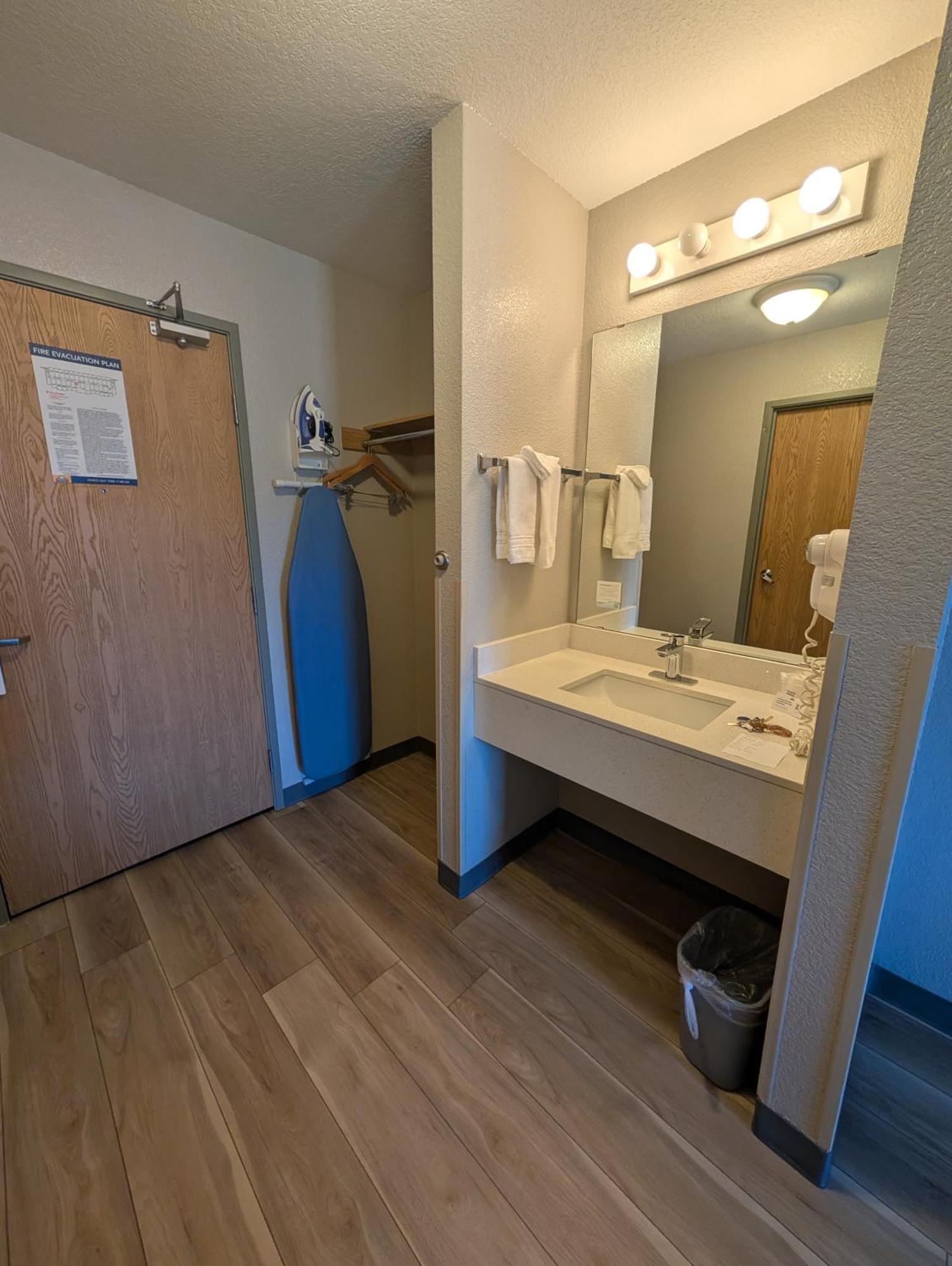 Days Inn & Suites By Wyndham Castle Rock Esterno foto