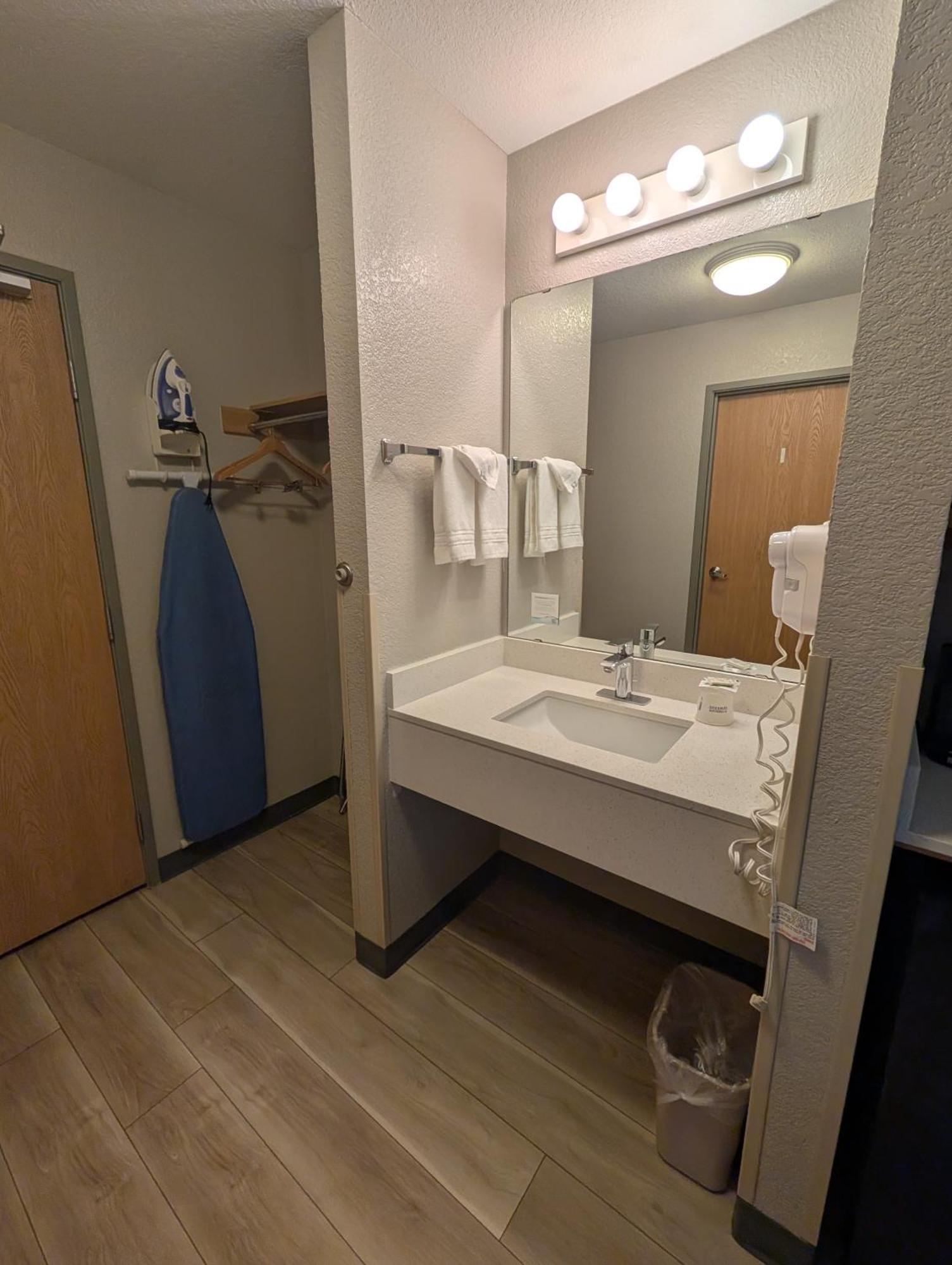 Days Inn & Suites By Wyndham Castle Rock Esterno foto