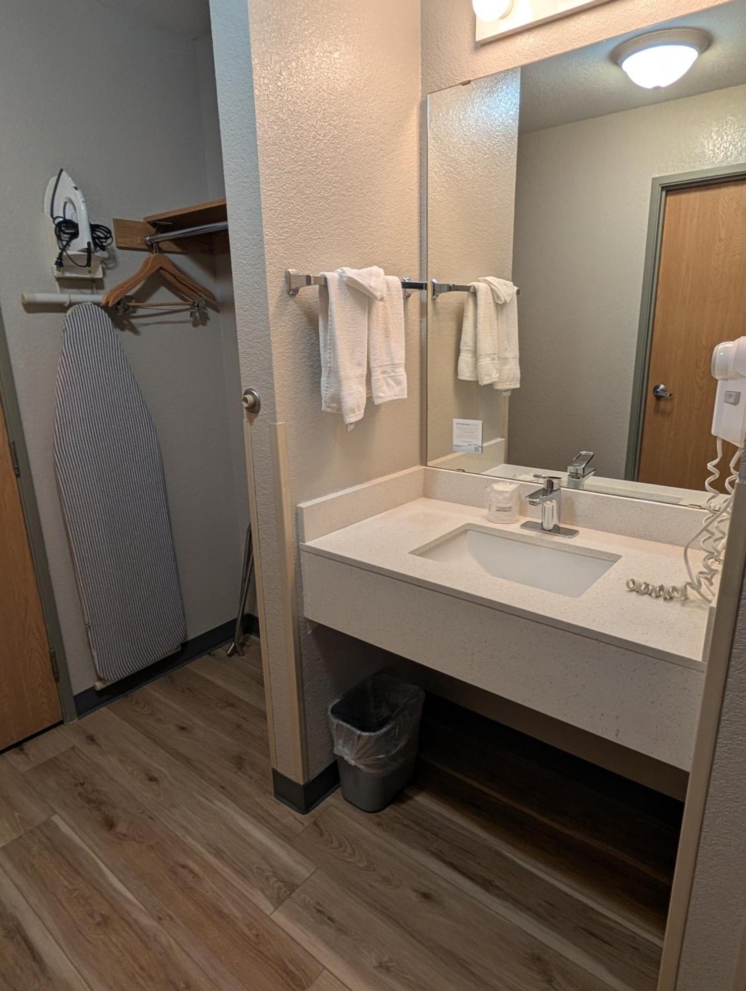 Days Inn & Suites By Wyndham Castle Rock Esterno foto