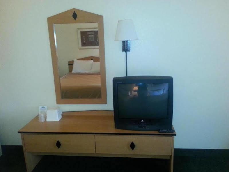Days Inn & Suites By Wyndham Castle Rock Esterno foto